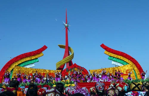 tan-cuong-co-nhieu-le-hoi-van-hoa-da-dang