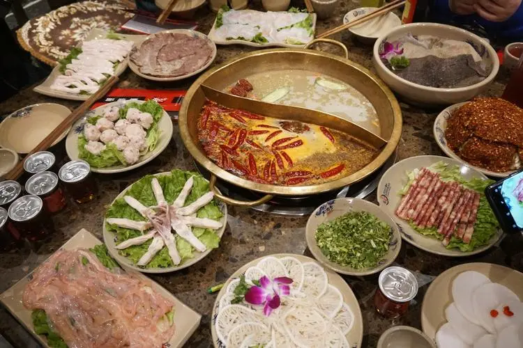 thuong-thuc-am-thuc-tai-le-hoi-bang-dang