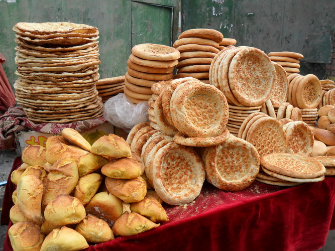 ẩm-thực-tân-cương-bánh-naan
