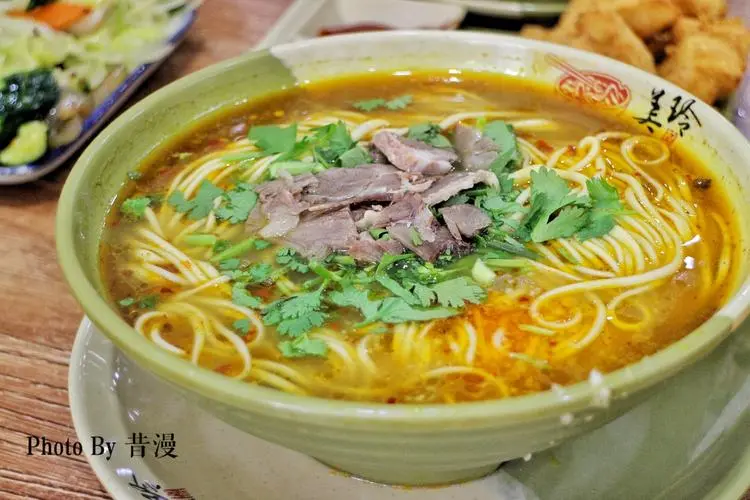 thuong-thuc-am-thuc-tai-le-hoi-bang-dang