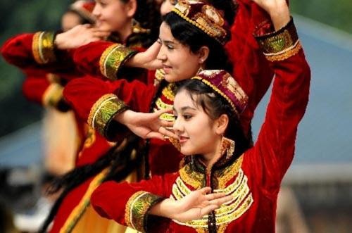 su-da-dang-van-hoa-trong-cac-dan-toc-thieu-so-cua-tan-cuong